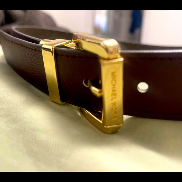 Michael Kors woman’s reversible belt